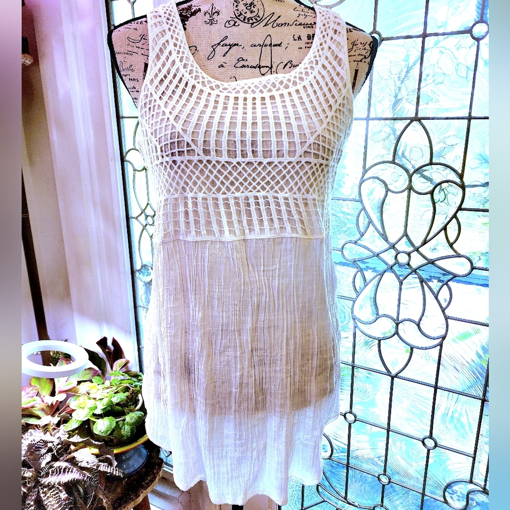 New without tags Spense White Gauze Sleeveless Top with Crochet Bodice M